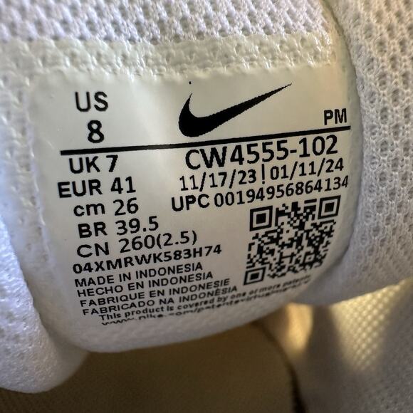 Nike White and Black Athletic Shoes - Picture 8 of 8